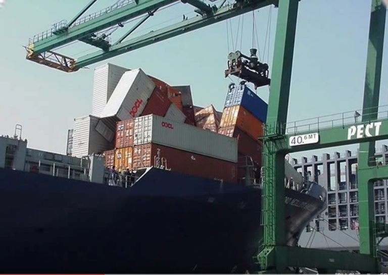 Accident-container-3