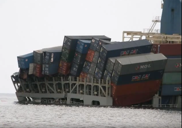 Accident-container-4 transport contrôle et pesage de conteneurs